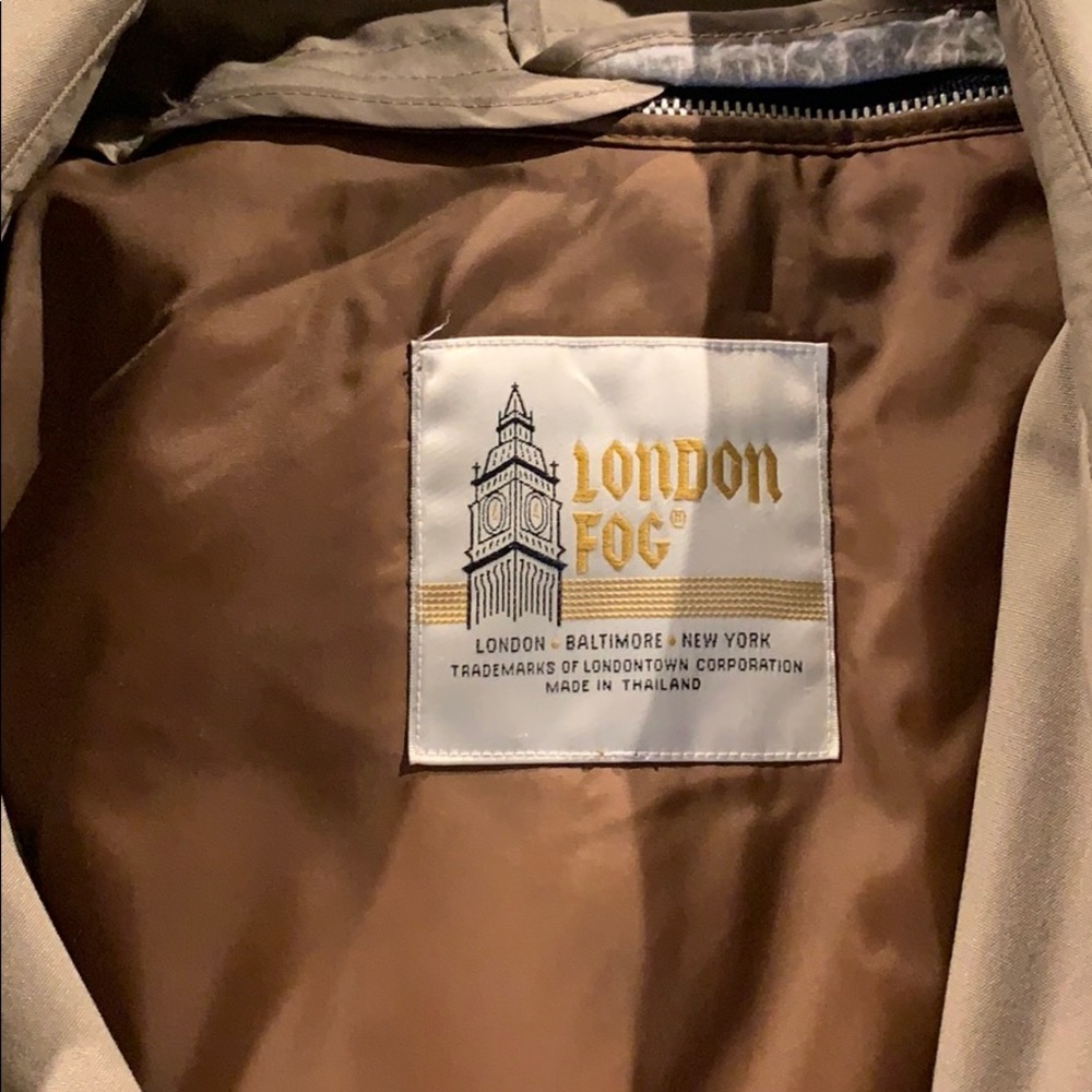London Fog men’s short trench coat.  Size 44 reg.